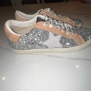 VINTAGE HAVANA Girl's Bailey Glitter Silver Tan White  Sneakers Size 6